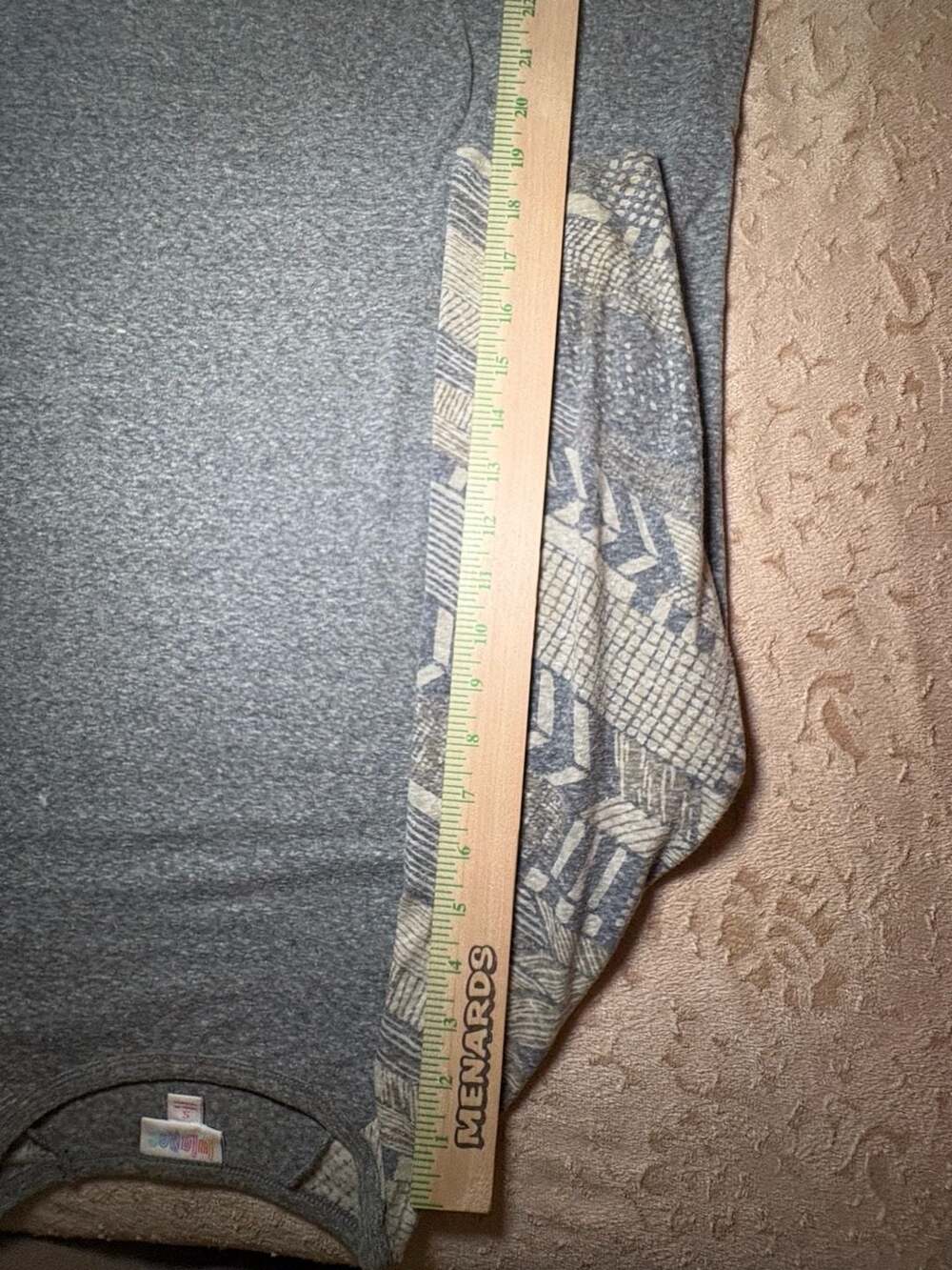 LuLaRoe Randy Baseball Tee Size S Gray Geometric Pattern - Picture 7 of 7